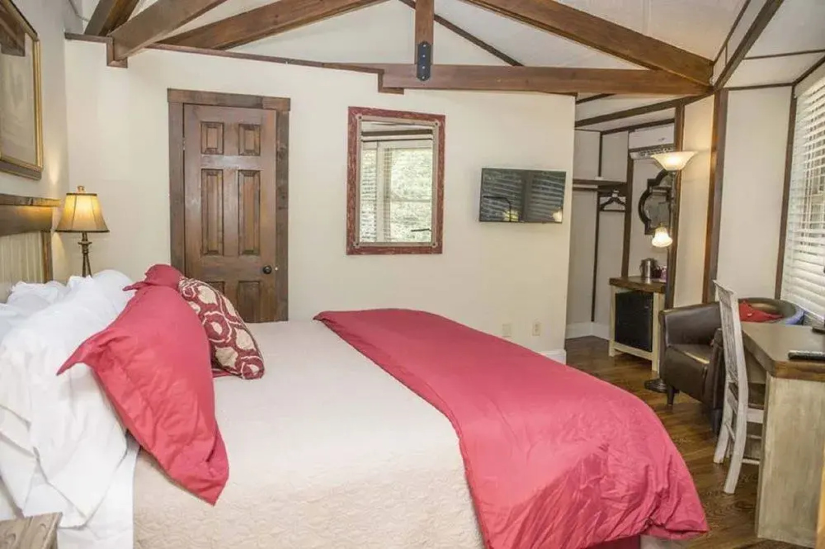 Woodlands Inn Of Sapphire Bed & Breakfast