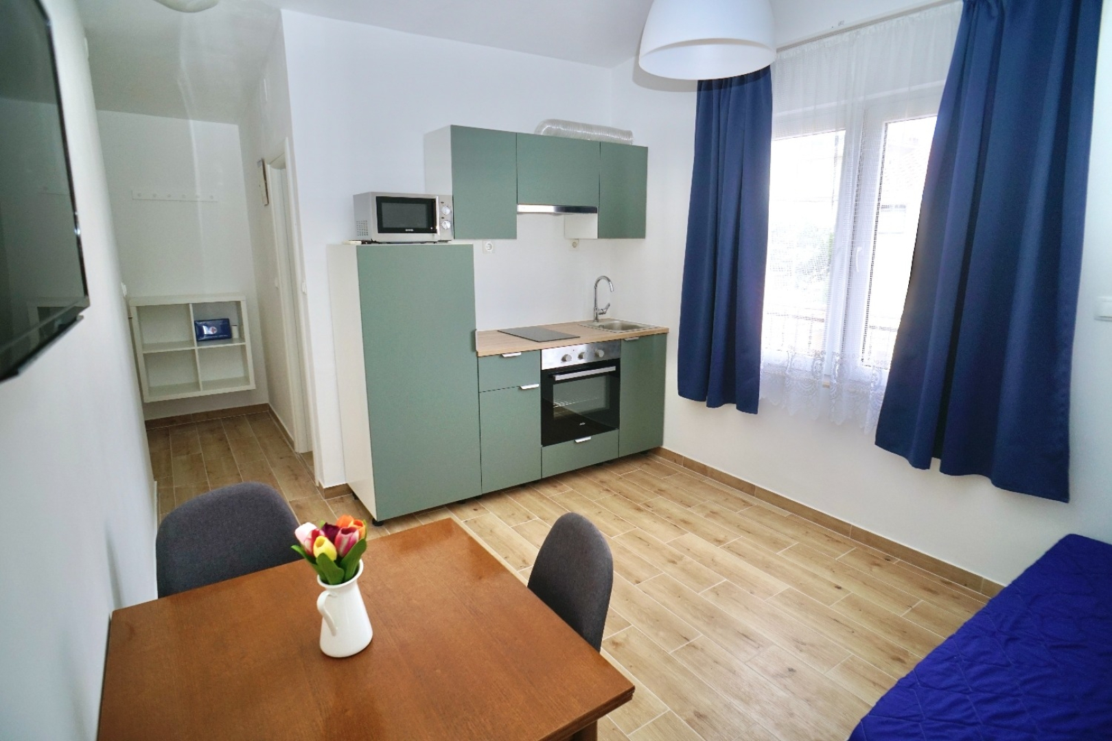 Apartment Rose - 30 m from the beach: A3 Seget Vranjica, Riviera Trogir