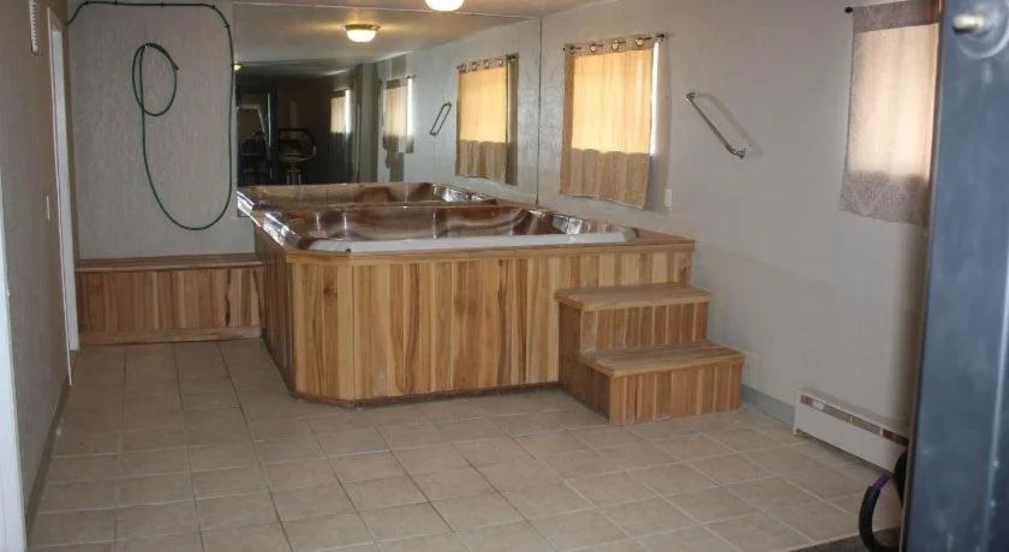 Outpost Motel & Kitchenette Suites