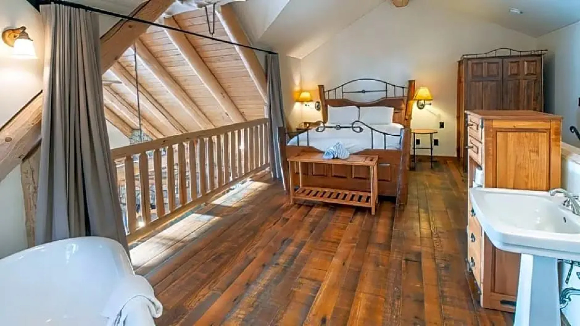 Snow Creek Cabins by Fernie Lodging Co