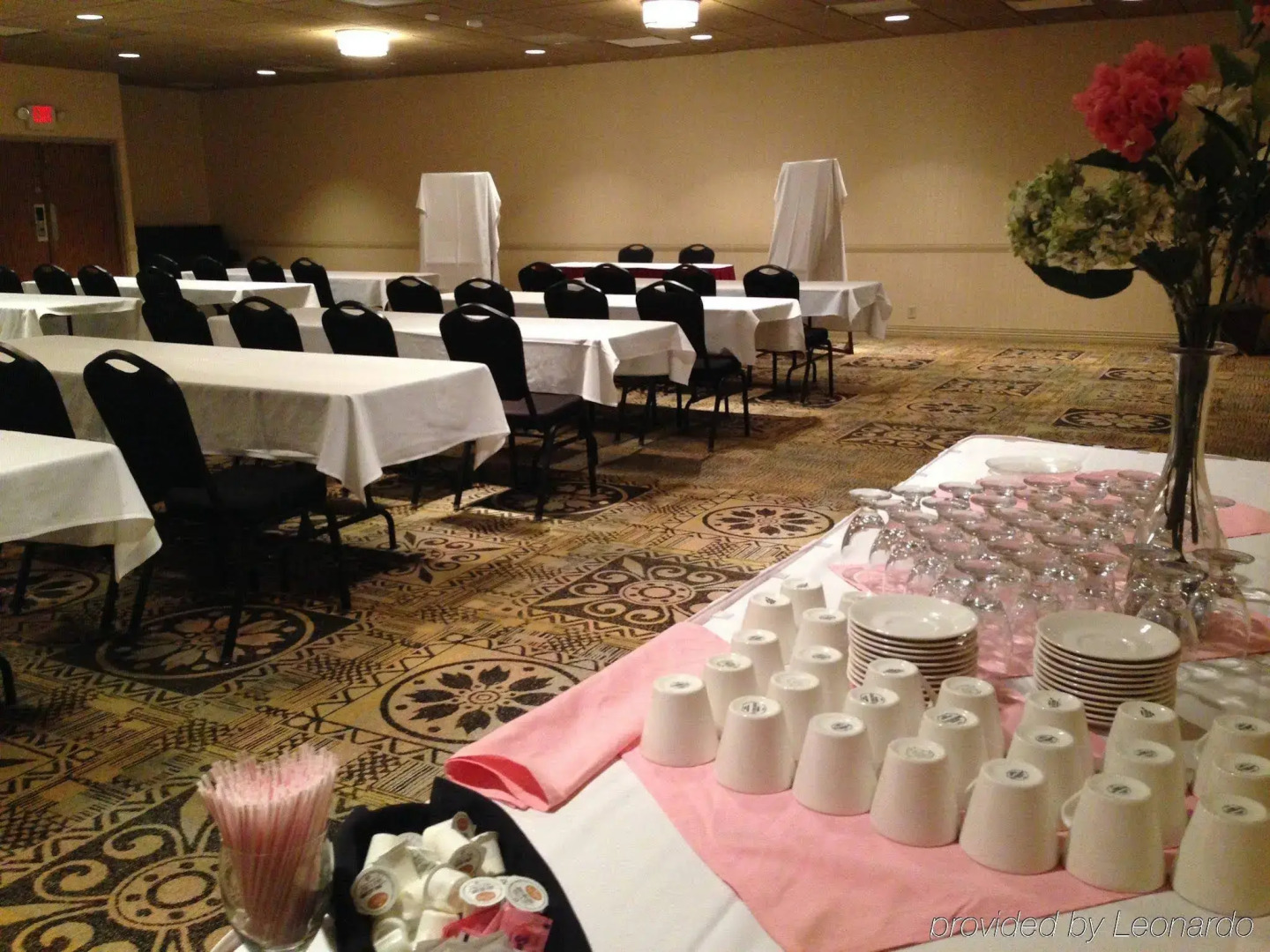 Norwood Inn & Suites La Crosse