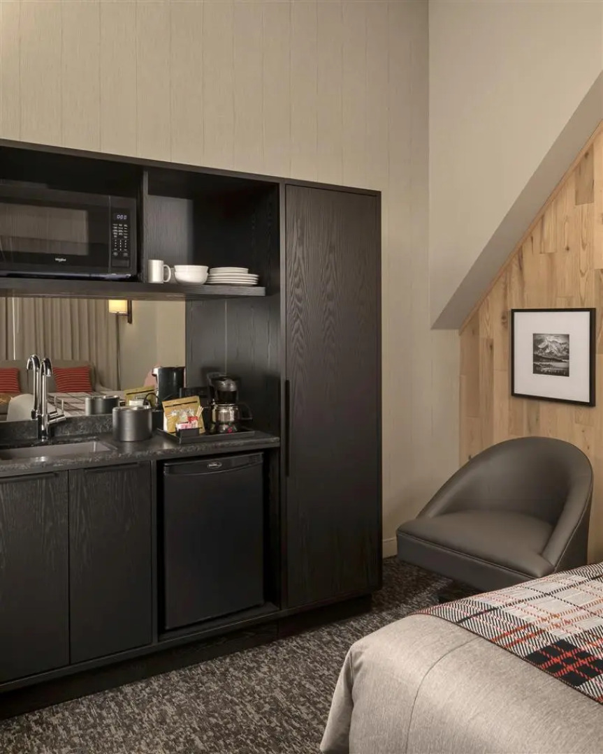 Peaks Hotel & Suites