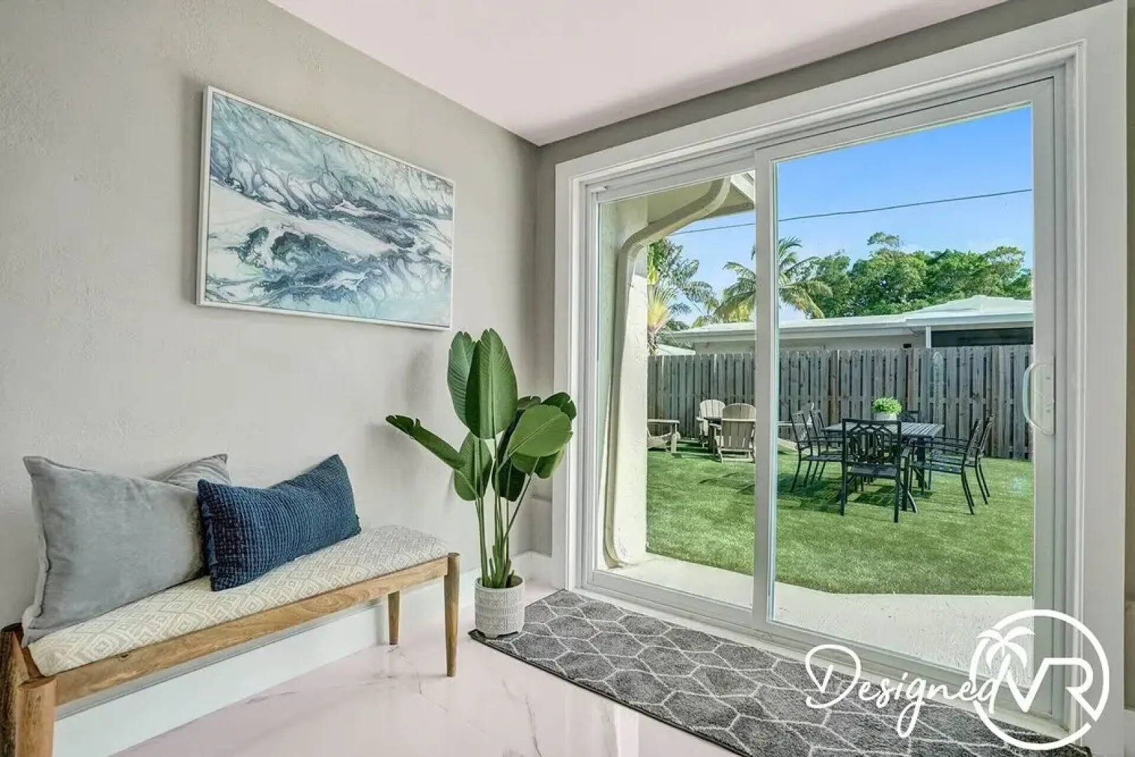 Chic 3BR w heated pool 1 mile to Beach