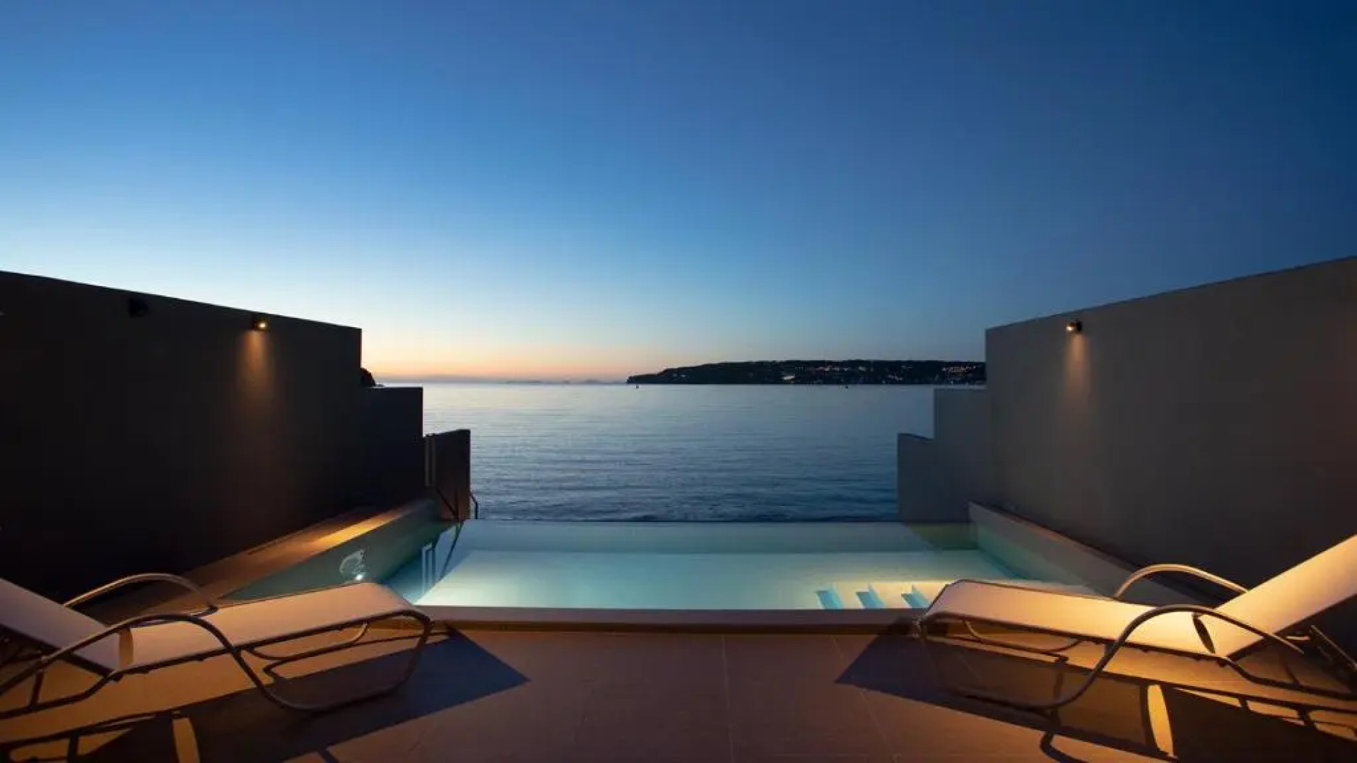 Feliz Villa Suite Kourijima View