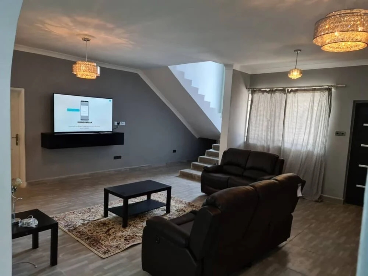 6-bed House in Freetown 5 min Drive From the Beach