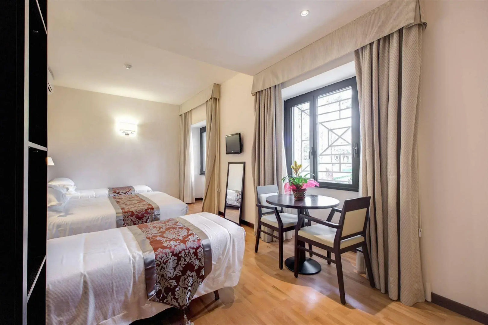 Regal Park Hotel