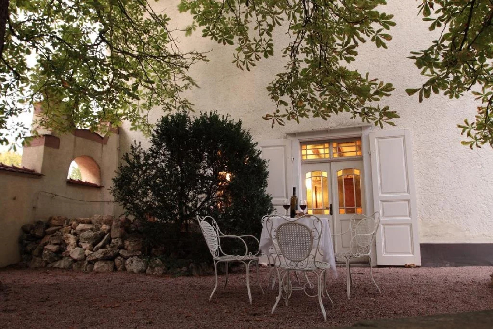 Weingut, Gästehaus und Kräuterhof