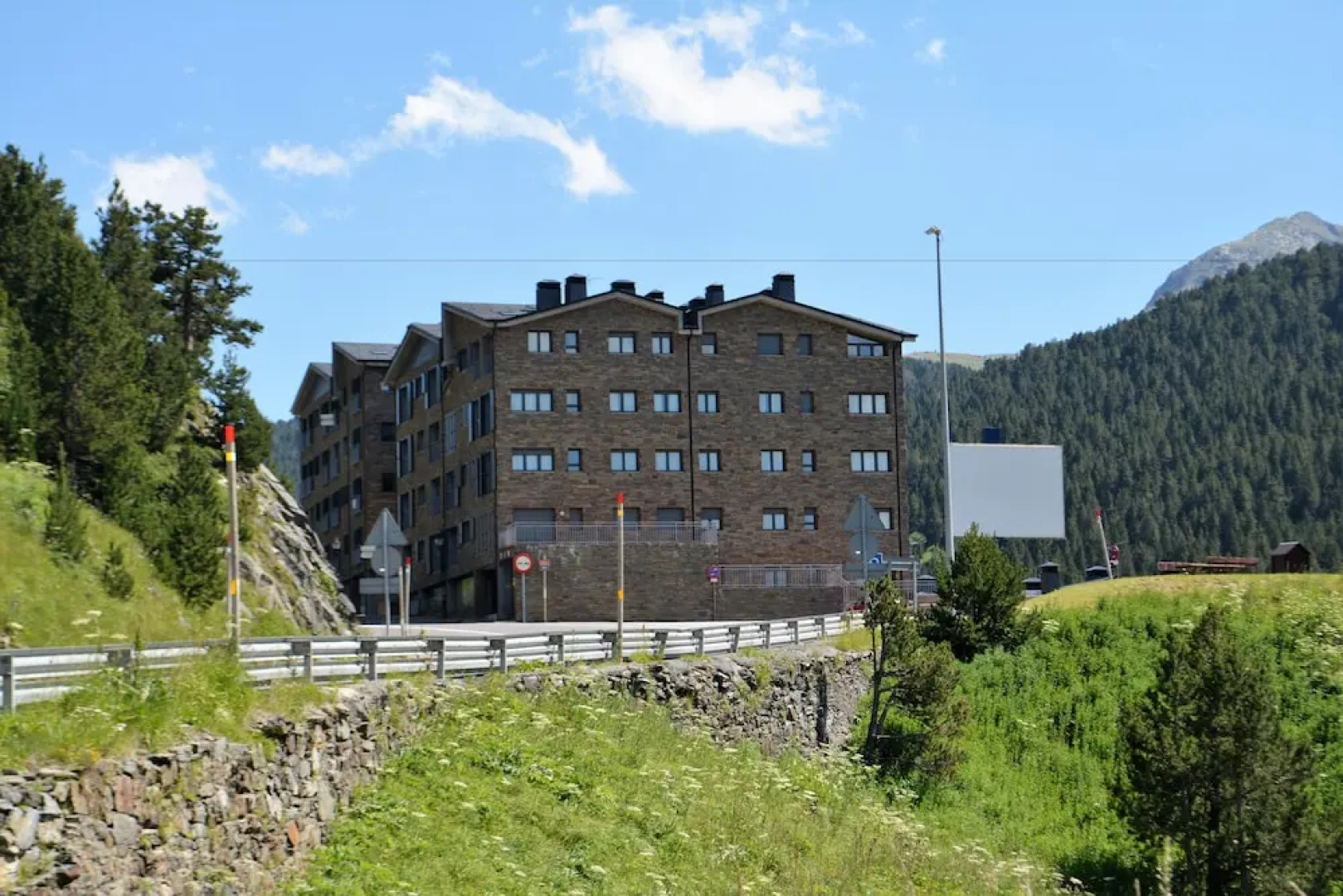 Peretol Apartments 1950M