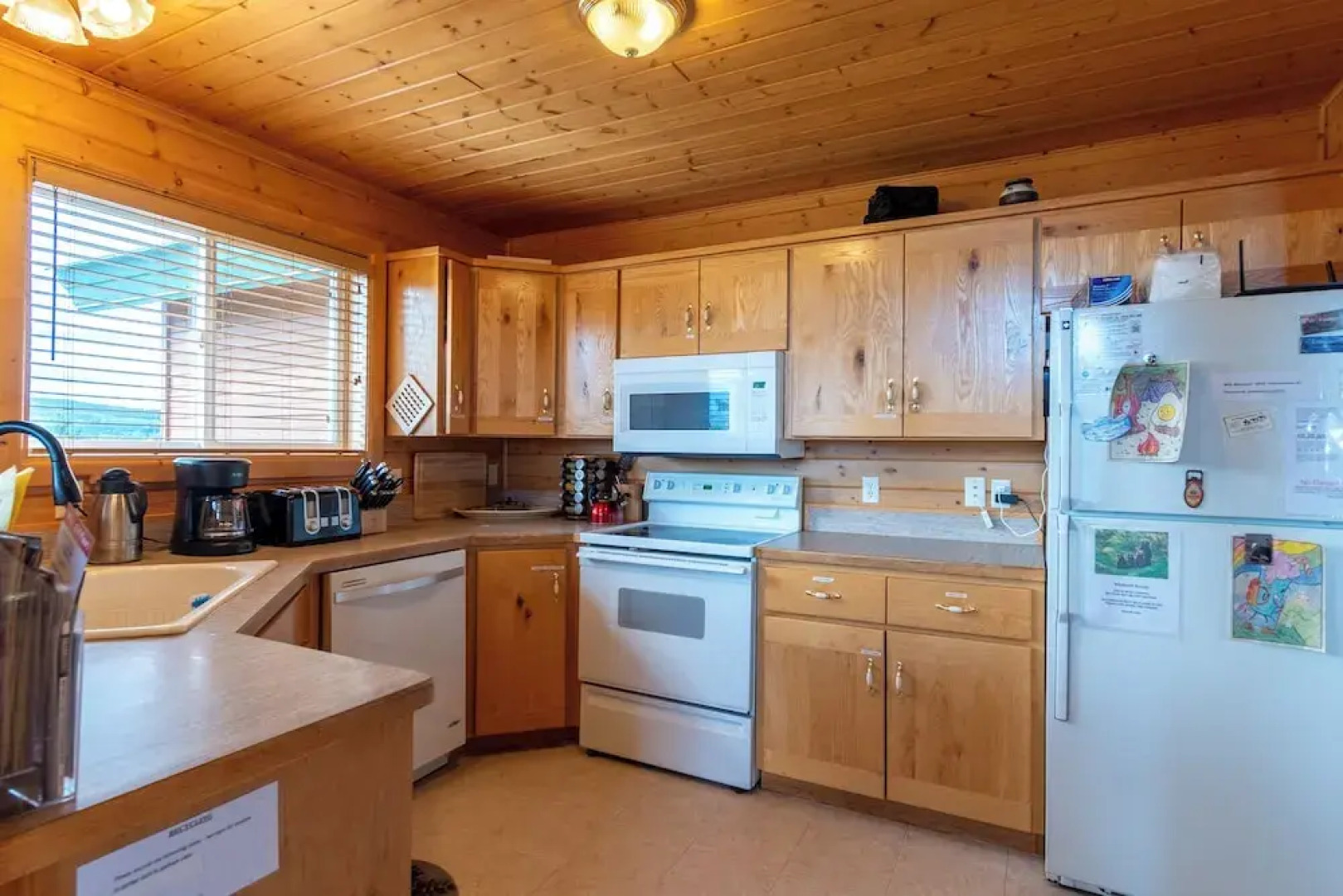 Cozy Henrys Lake Escape - 20 Miles to Yellowstone!