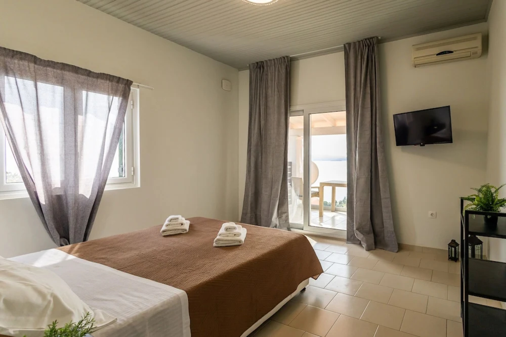 Vallia's Seaview & Stylish Apartments by Konnect, Nisaki