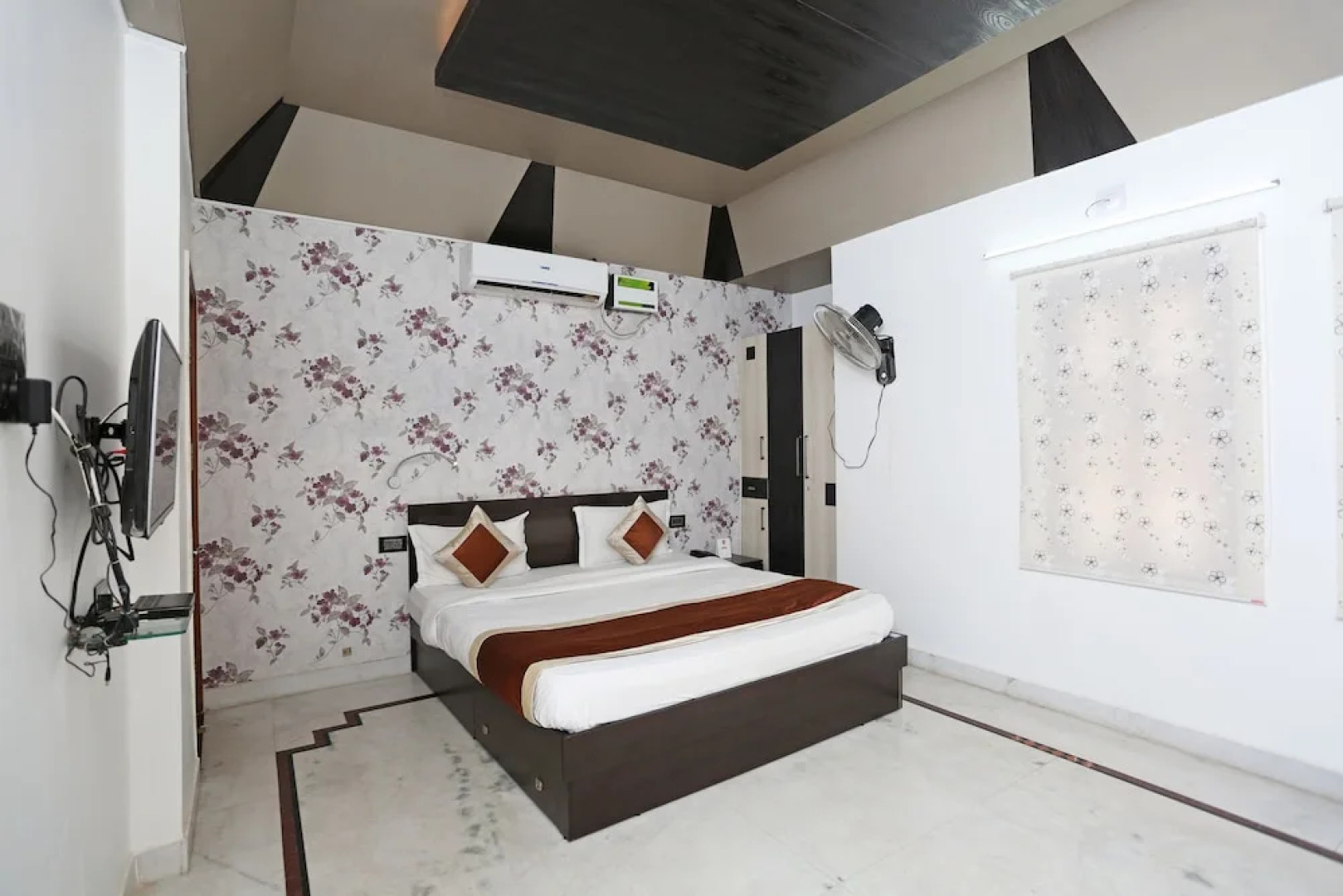 OYO 6680 Hotel Galaxy International