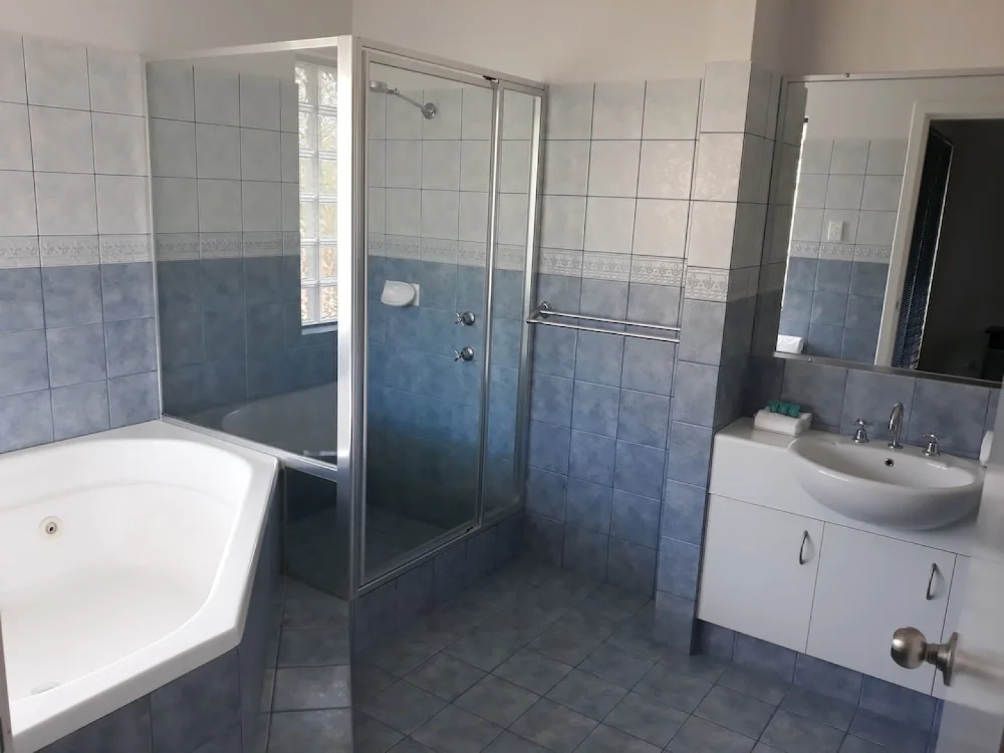 Cosy Corner Beach Cottages