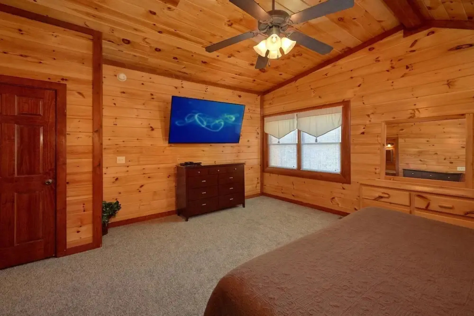 Pool Movie 1 Apartment 6