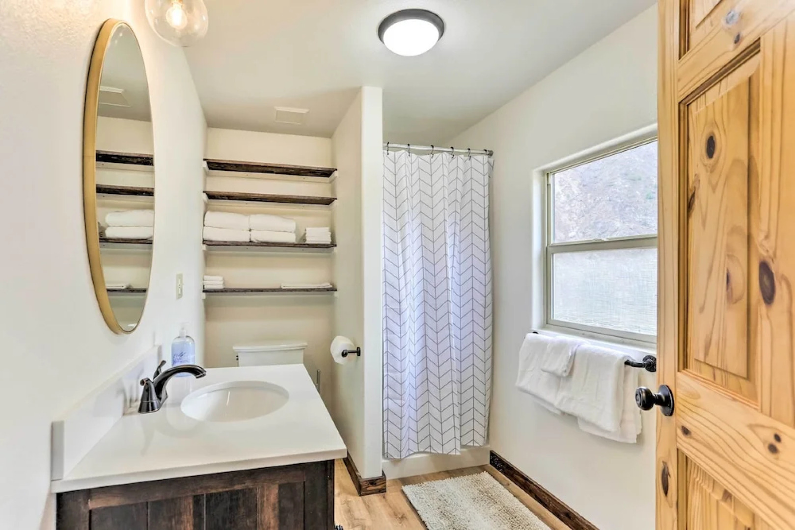 Lowman Outdoor Retreat: Walk to Hot Springs!