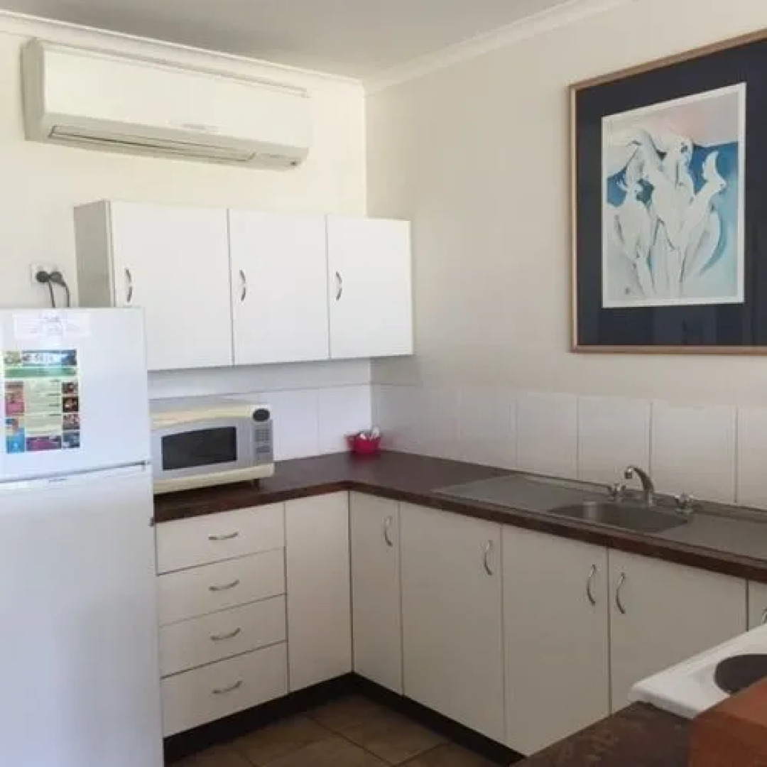 Airlie Seaview Apartments