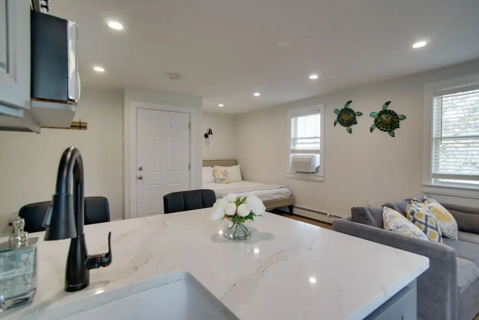 Cozy Falmouth Studio ~ 2 Mi to Beach & Dining