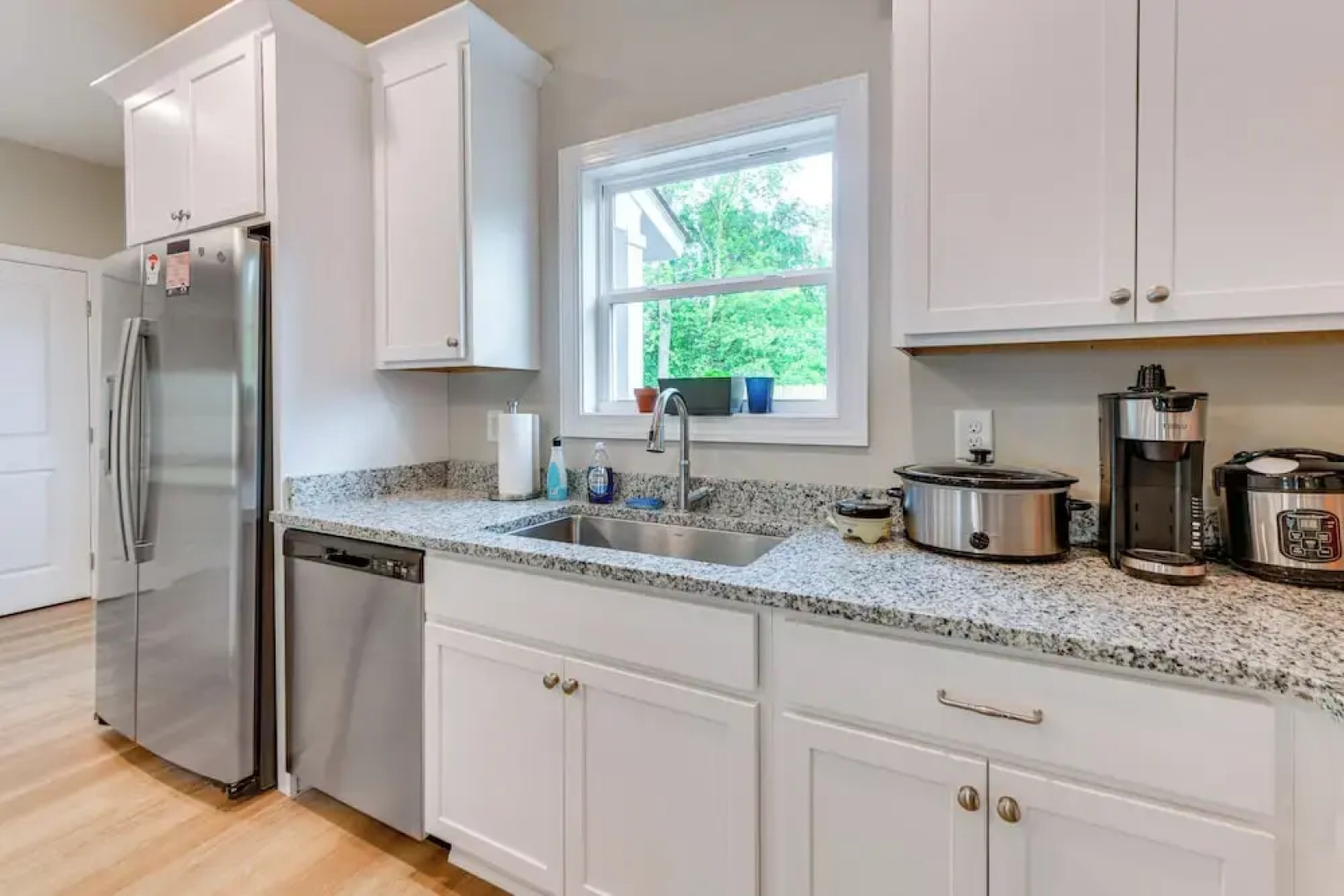 4 Mi to Auburn University: Townhome w/ Fenced Yard