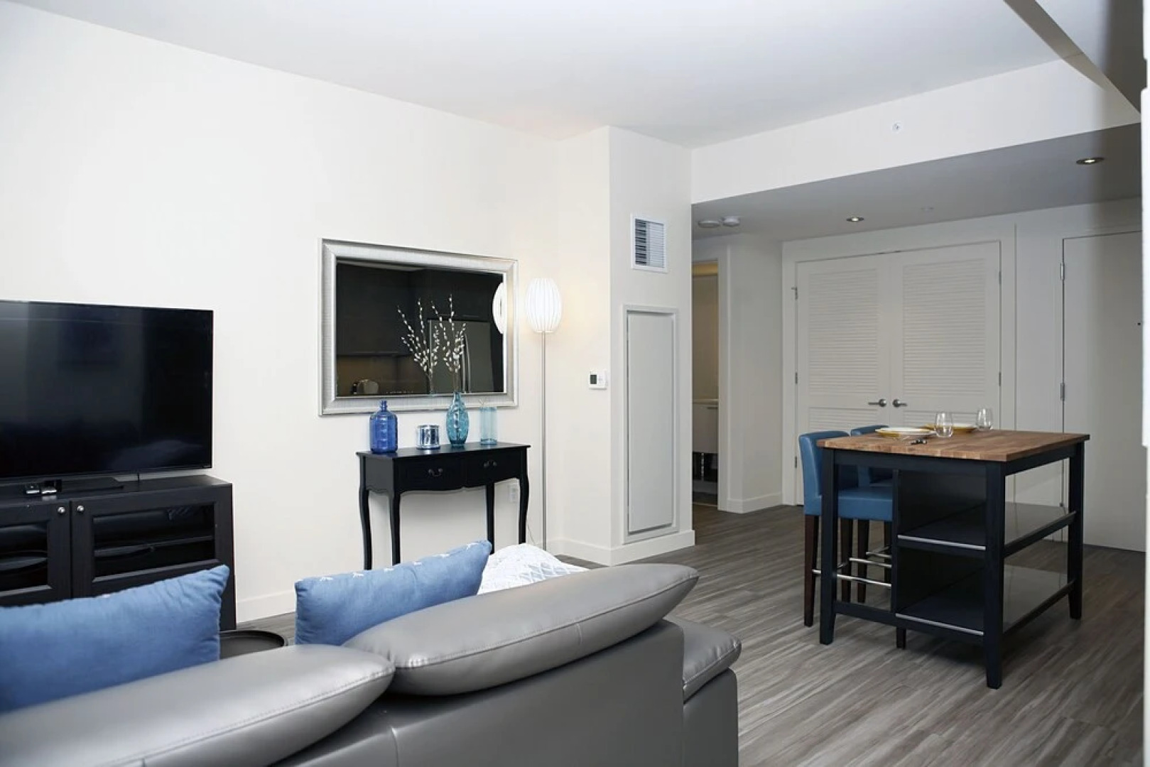 Apartments in the Loop