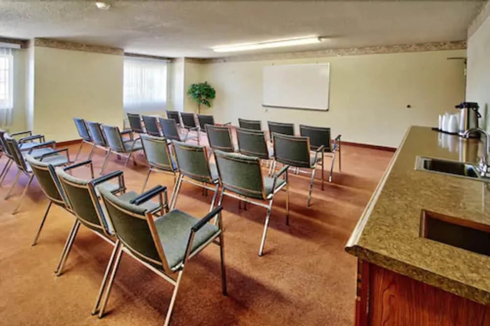 Western Skies Inn And Suites