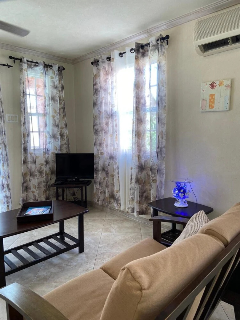 Inviting 2-bed Apartment West Coast Private