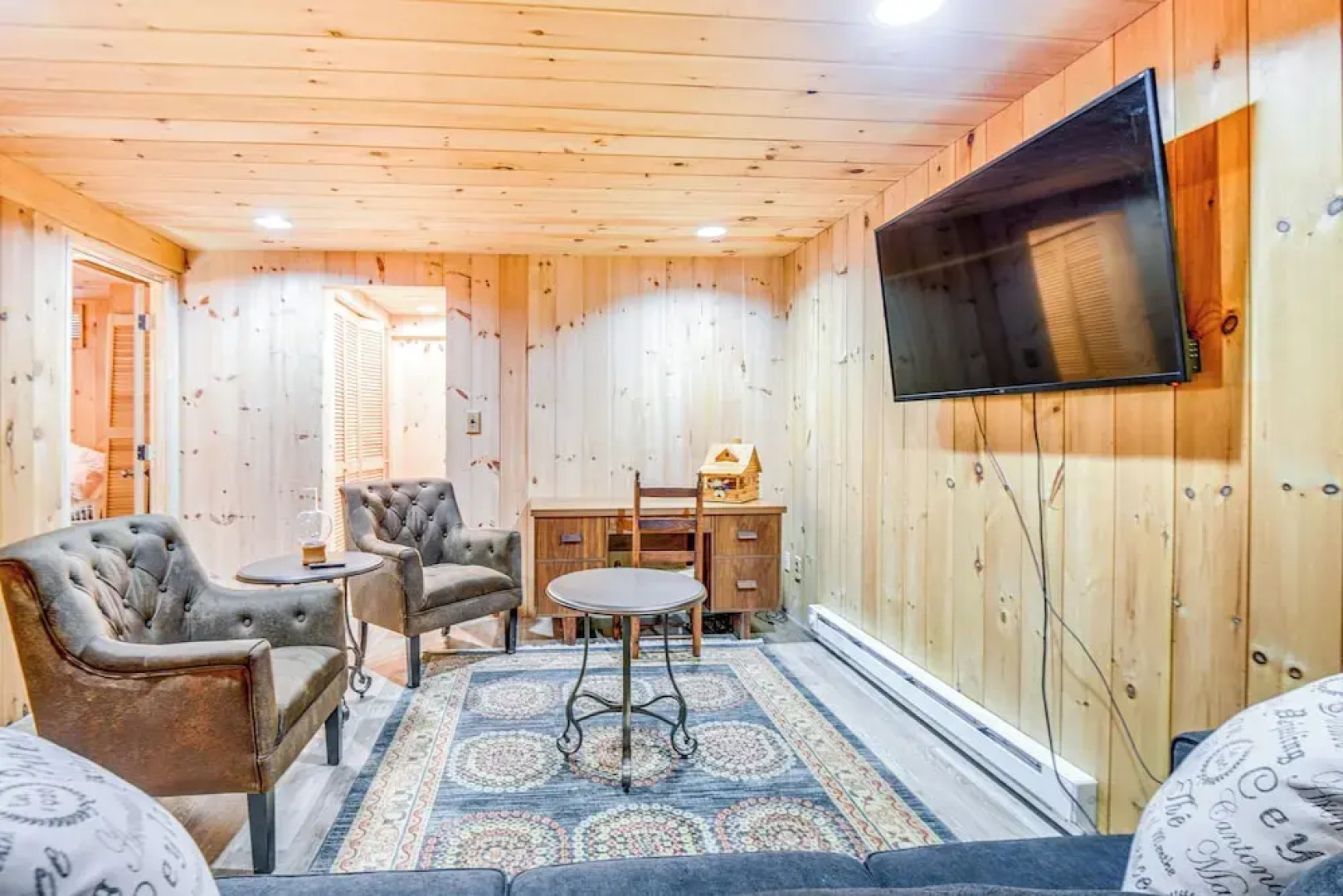 Charming Tamworth Cabin w/ Grill & Fireplace