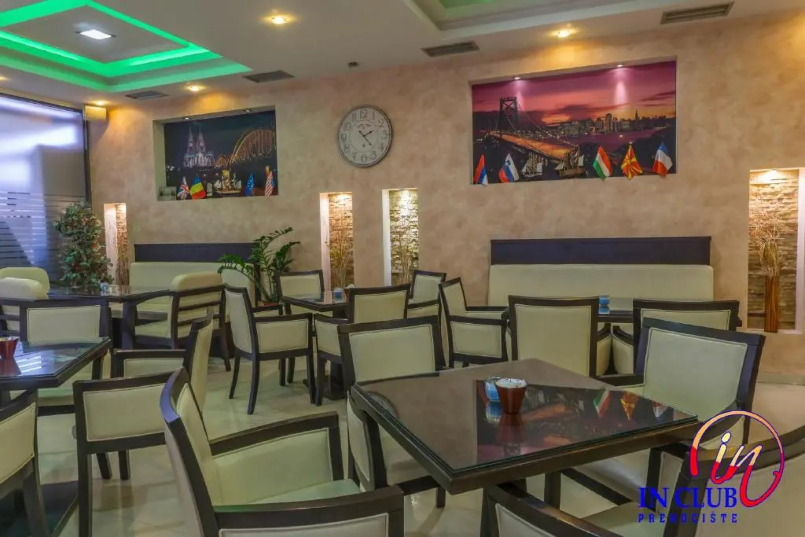 Apartment and Rooms In Club