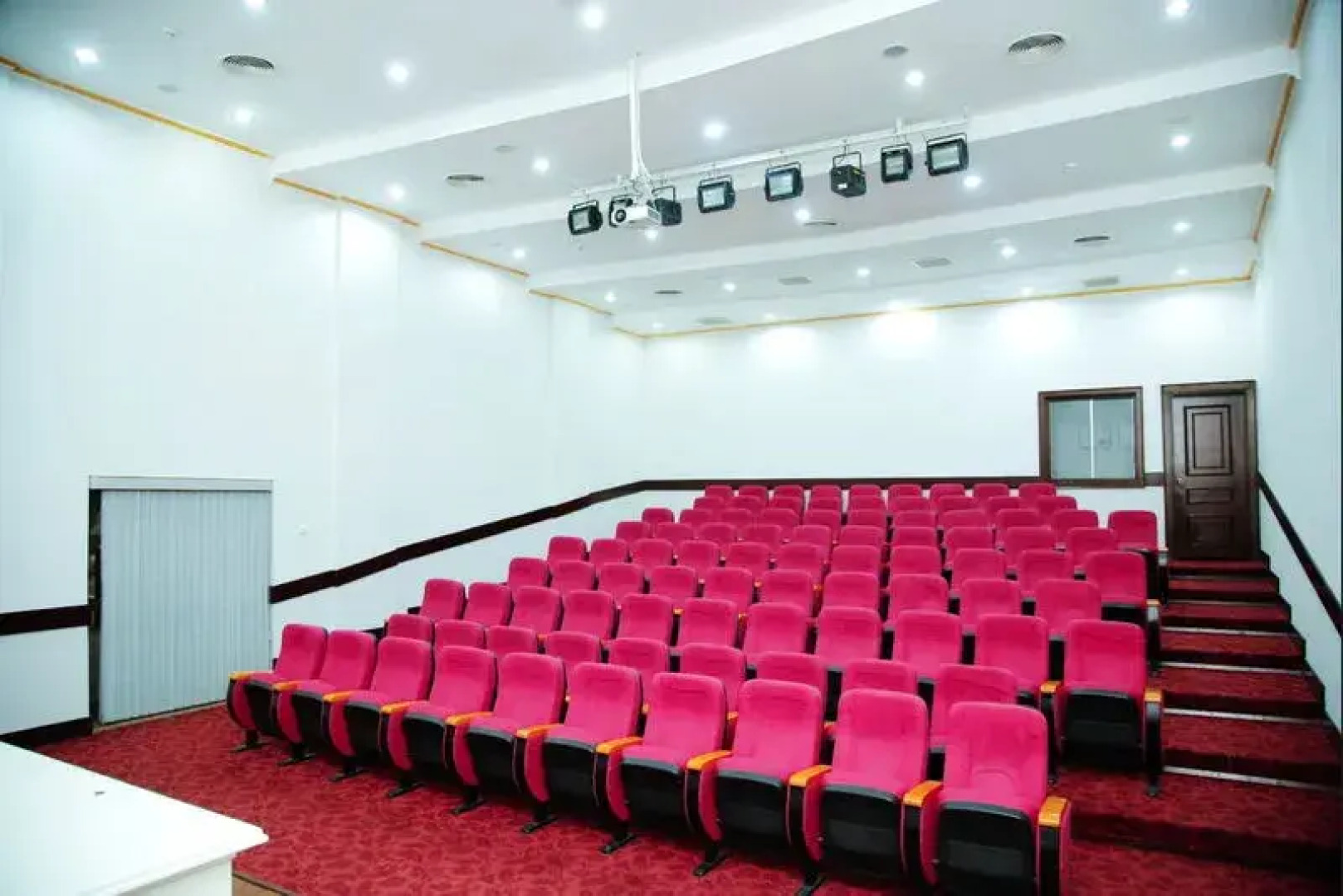 Чарлак Отель