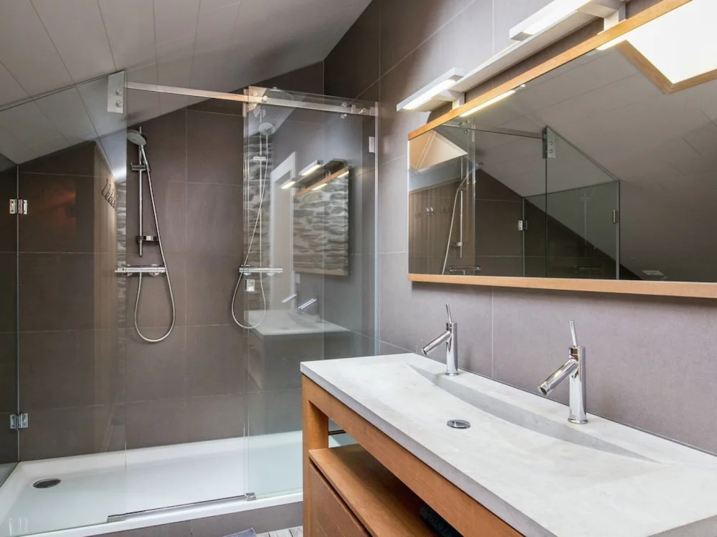 Detached Holiday Home with Sauna & Open Fire near Houffalize