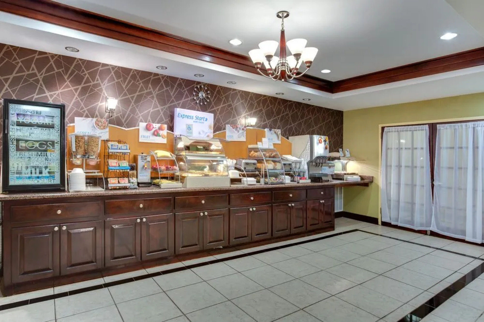 Holiday Inn Express & Suites Tower Center New Brunswick