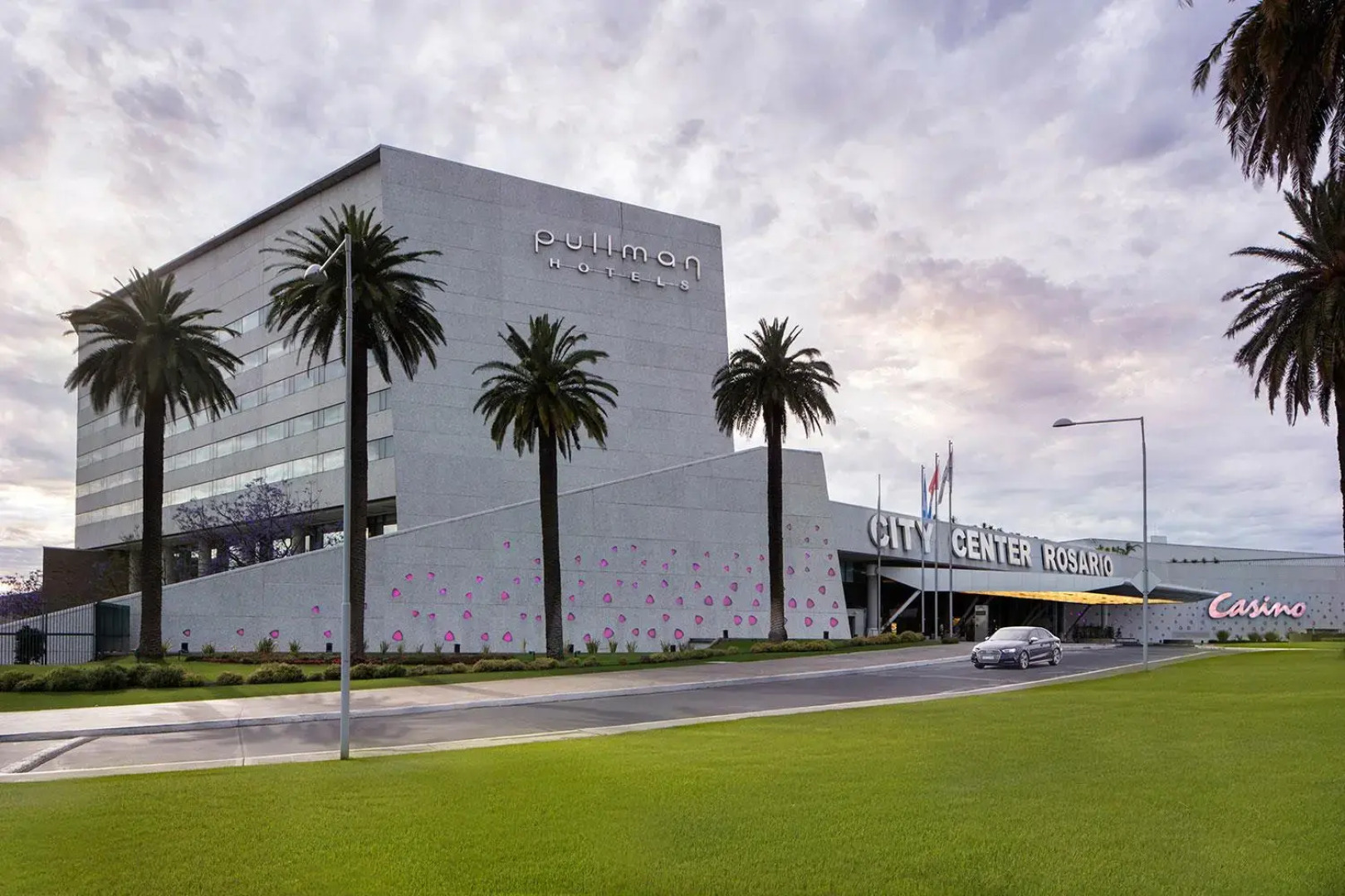 Pullman Rosario City Center Hotel