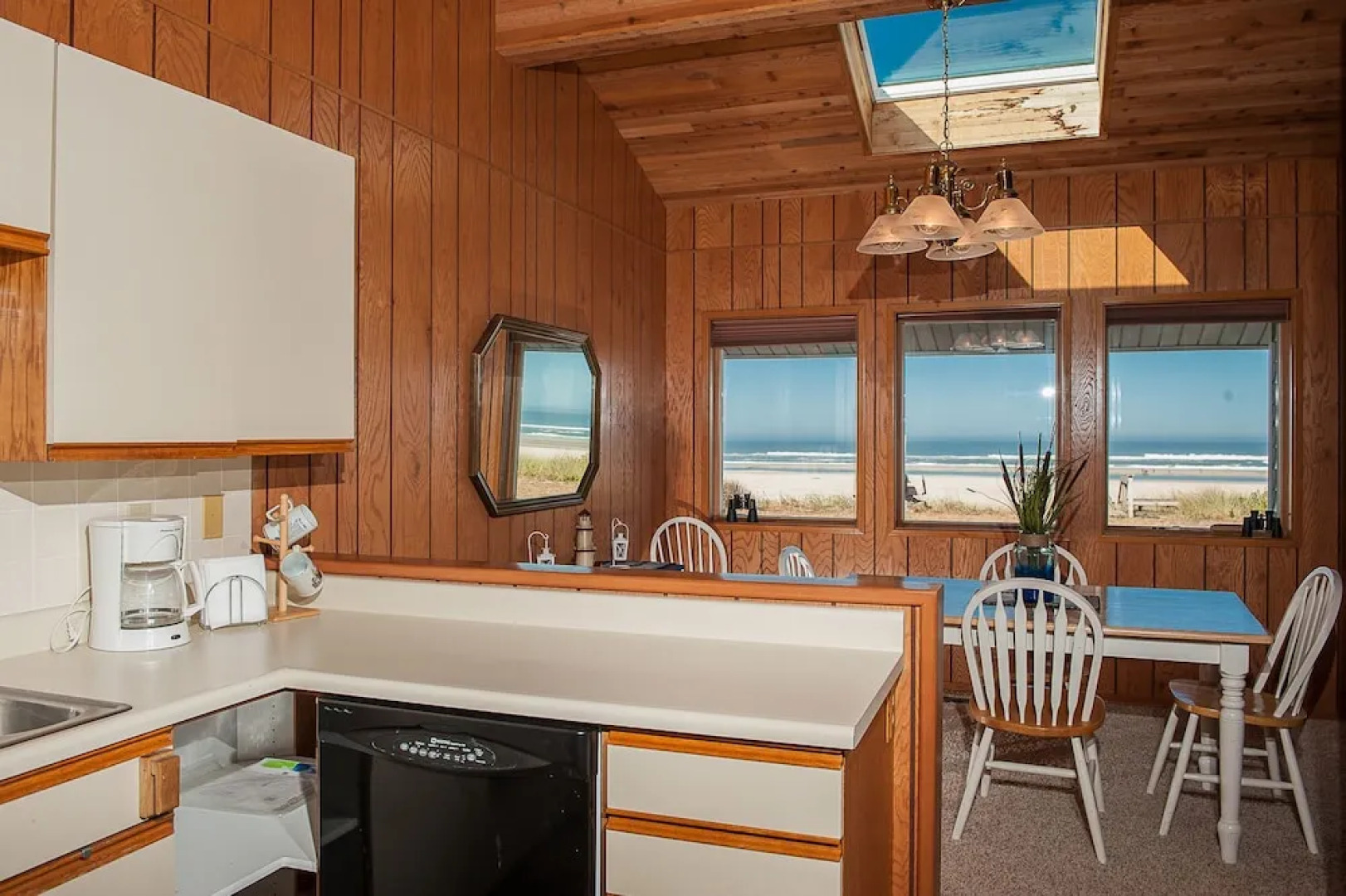 Pacific Rest 3 Br home by RedAwning