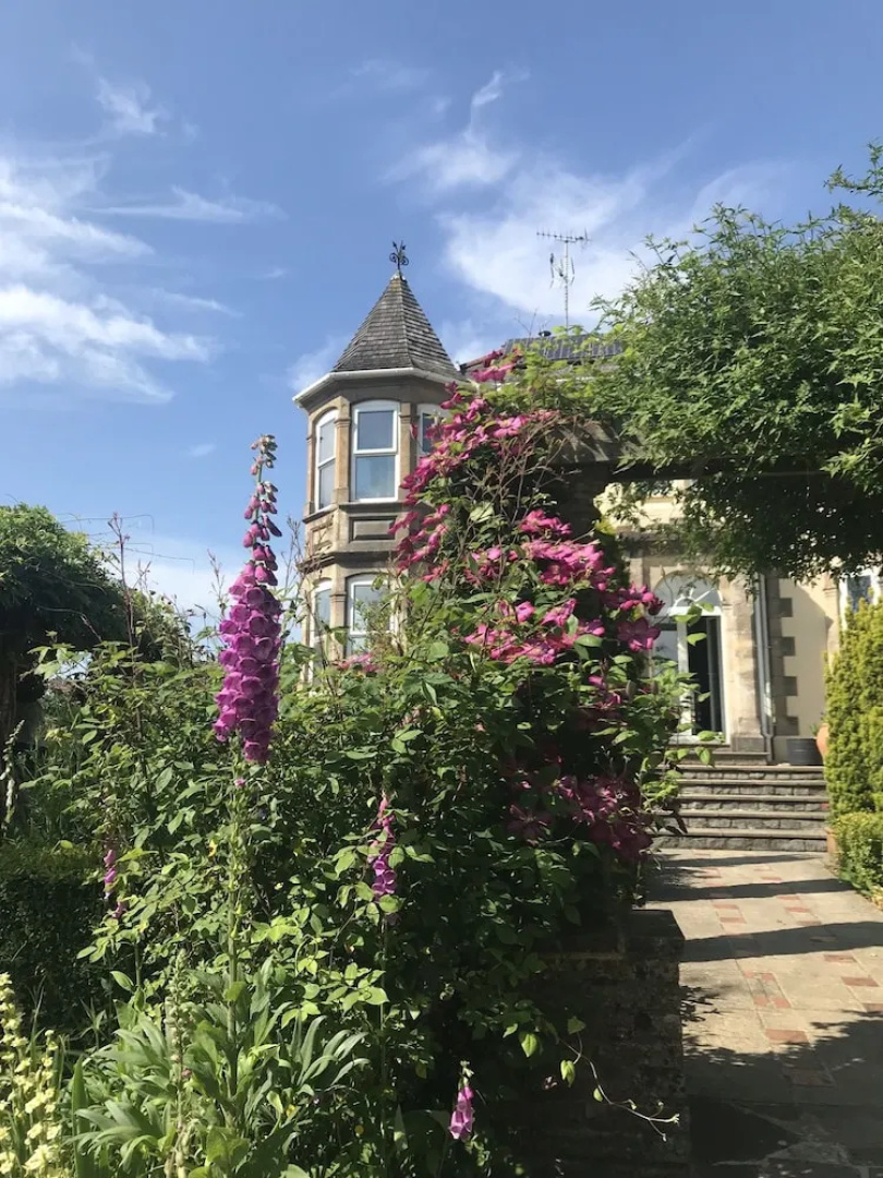 Holywell House B & B