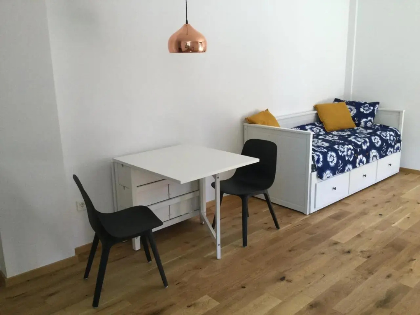 Lovely studio appartment with patio near the sea