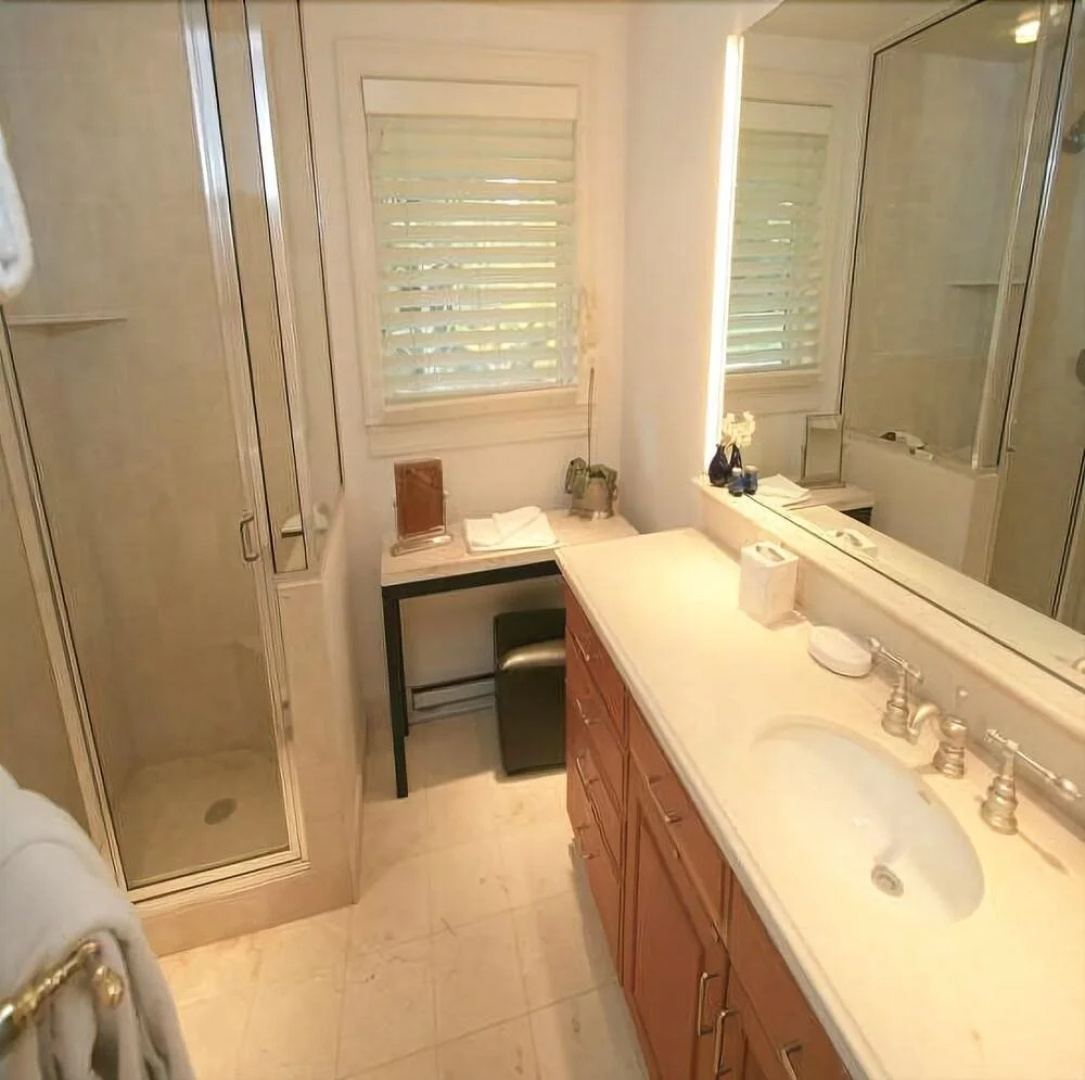 Northwoods Luxury Condo Close to Chairlift by RedAwning