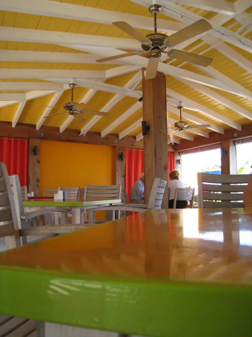 Colony Hotel & Cabaña Club