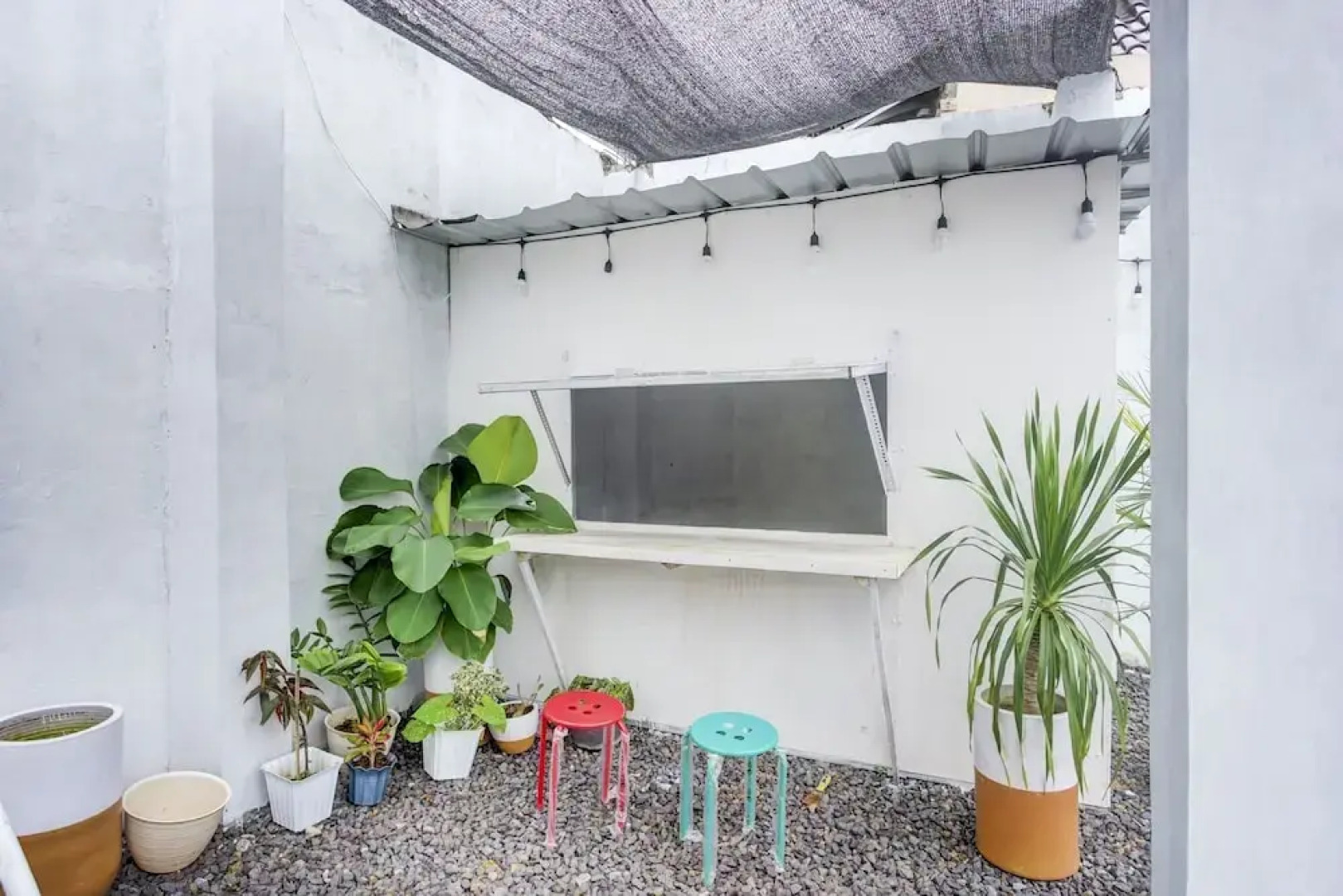 Oemah Ratu Hostel Syariah by OYO Rooms