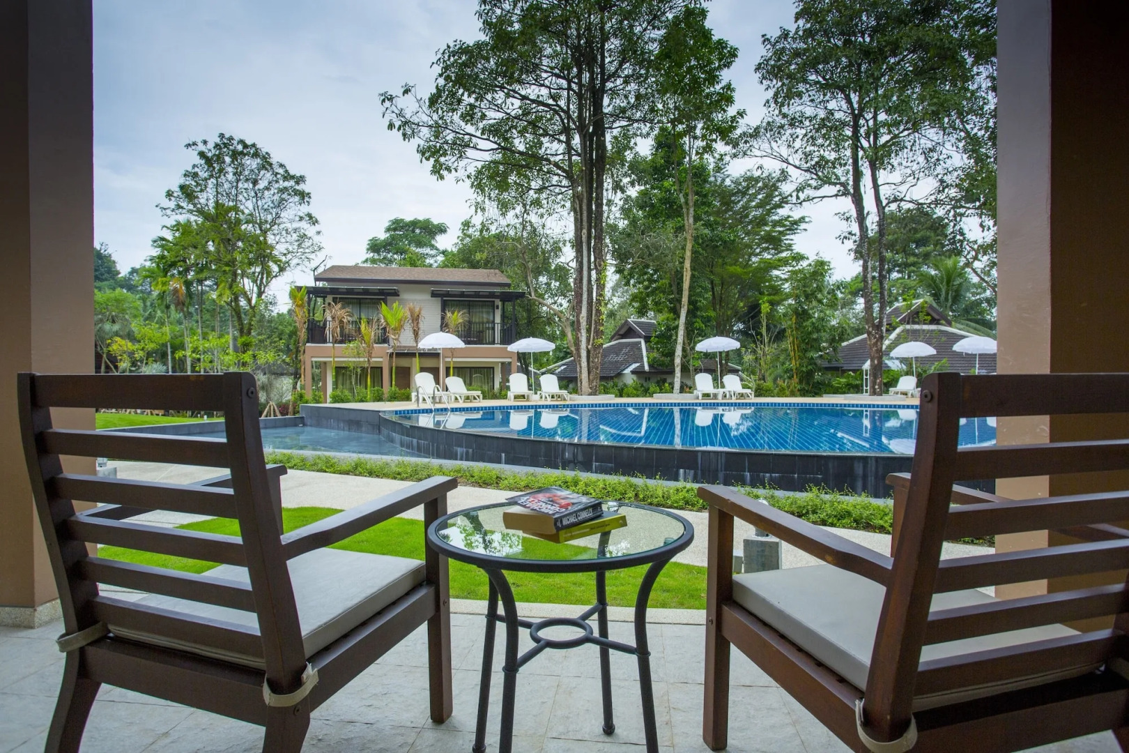 The Leaf On The Sands by Katathani