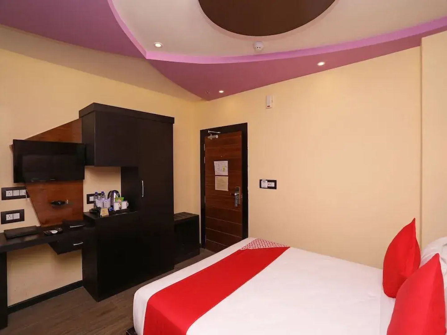 The Dolphin Palace By OYO Rooms