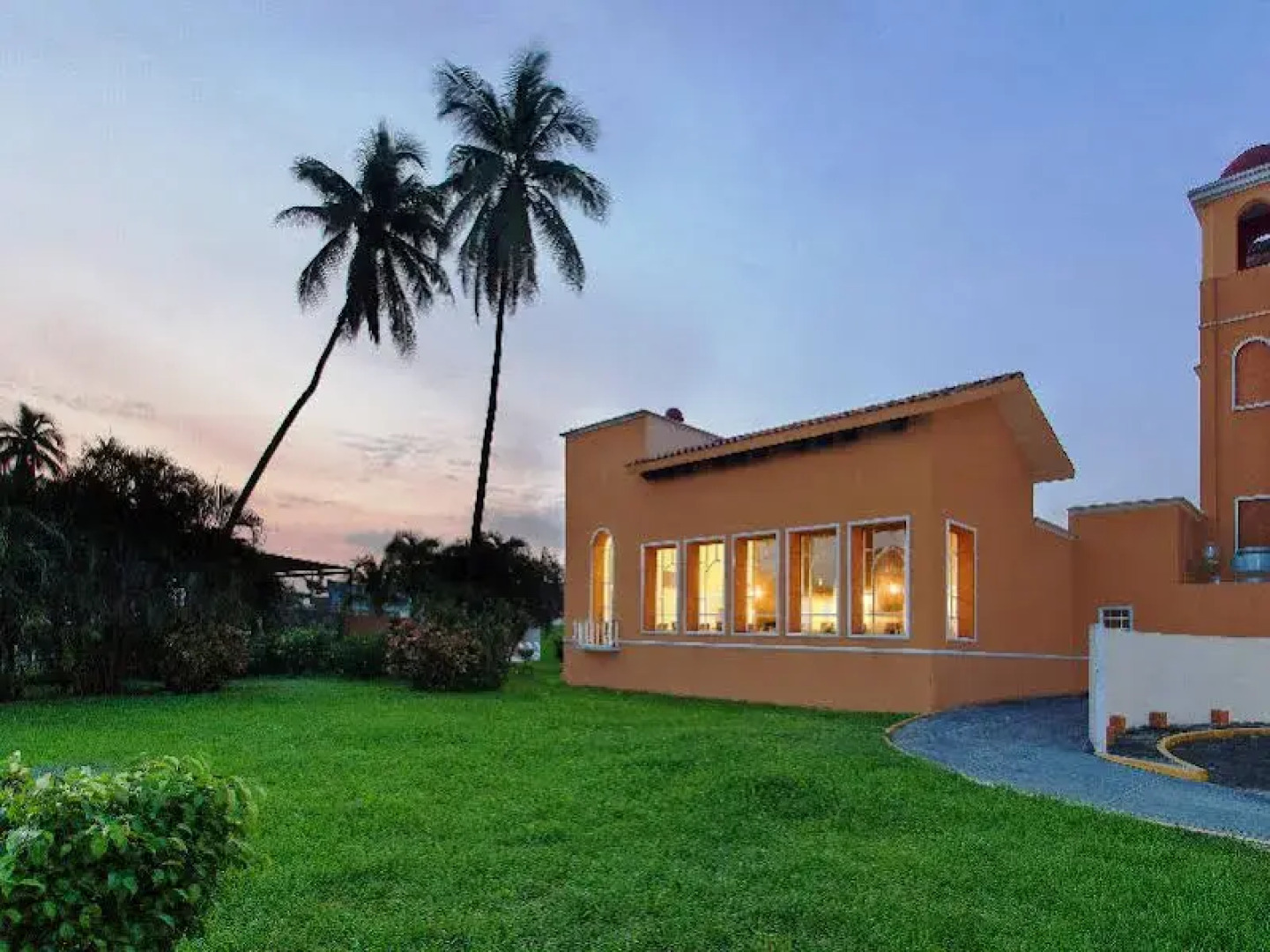 Hotel NH Lázaro Cárdenas