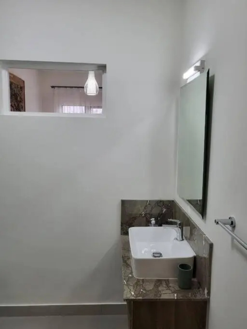 Elegant 1-bedroom apartment with close amenities