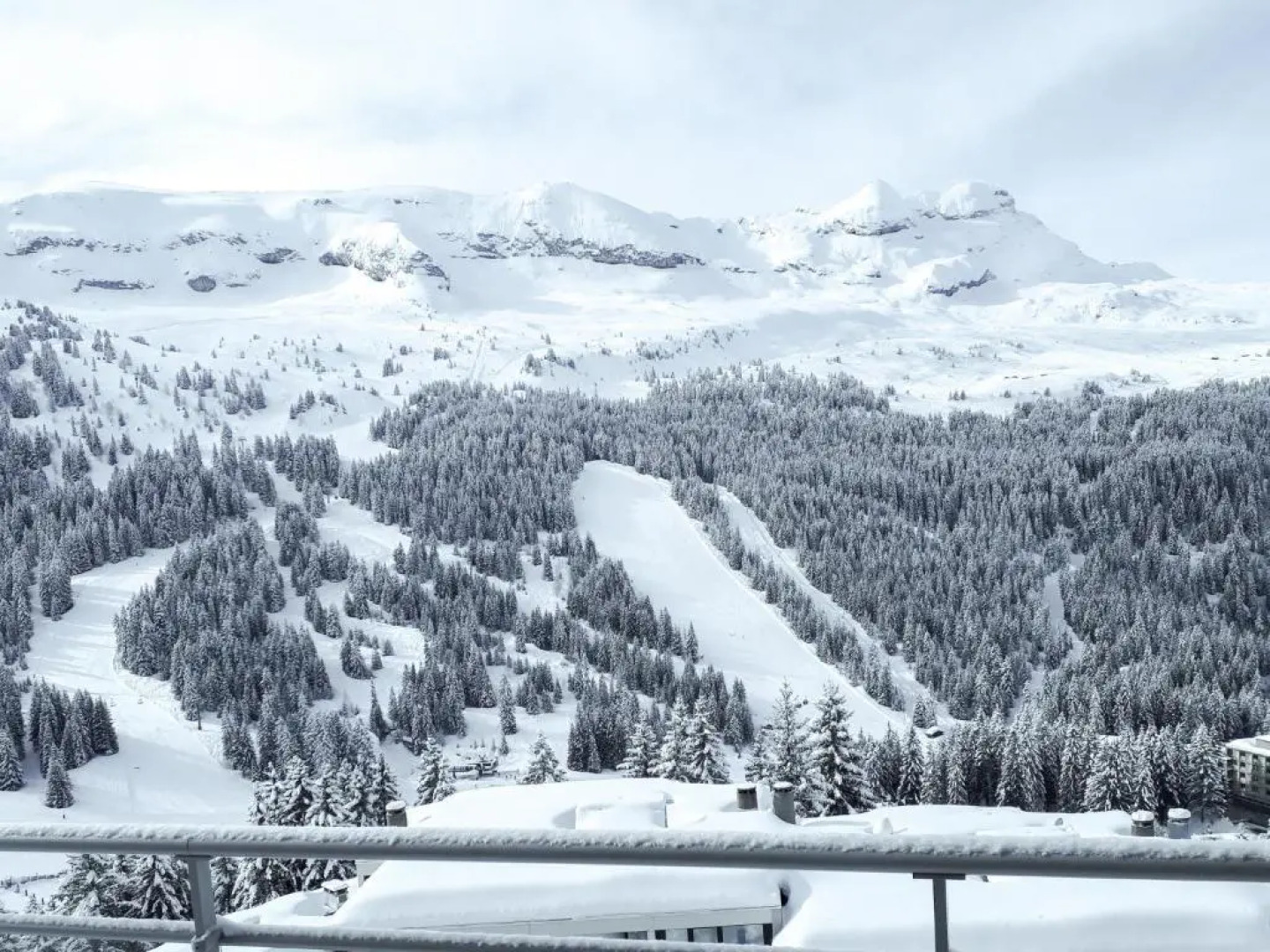 Penthouse 3-bedroom apartment, mountain views, large terrasse, piste access