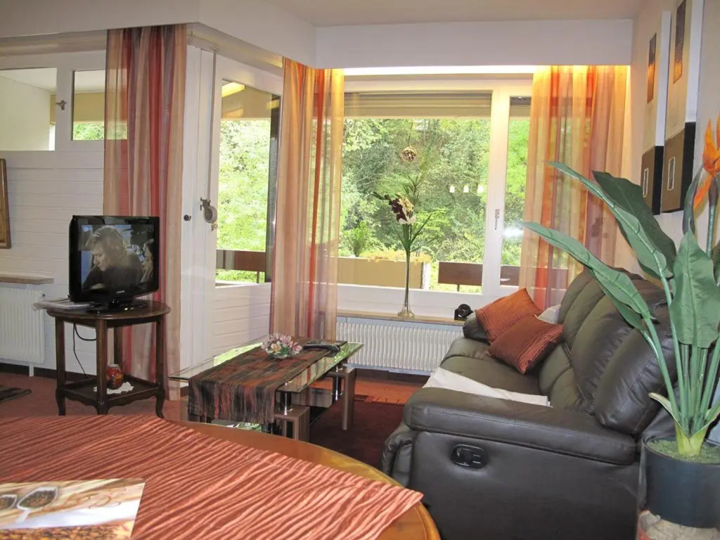 Appartementhaus im Grün