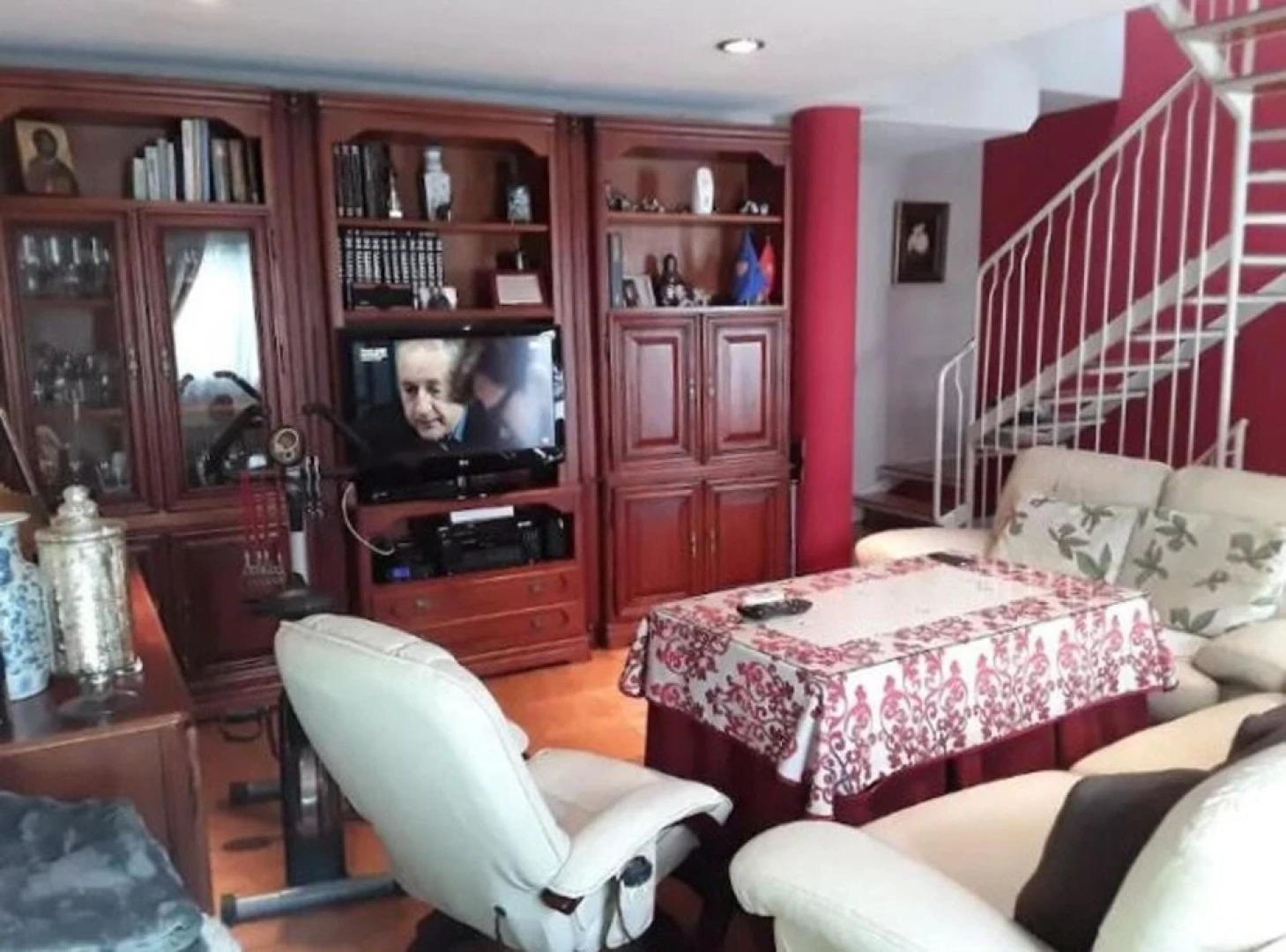 House With 5 Bedrooms in Dos Hermanas, With Pool Access, Enclosed Gard