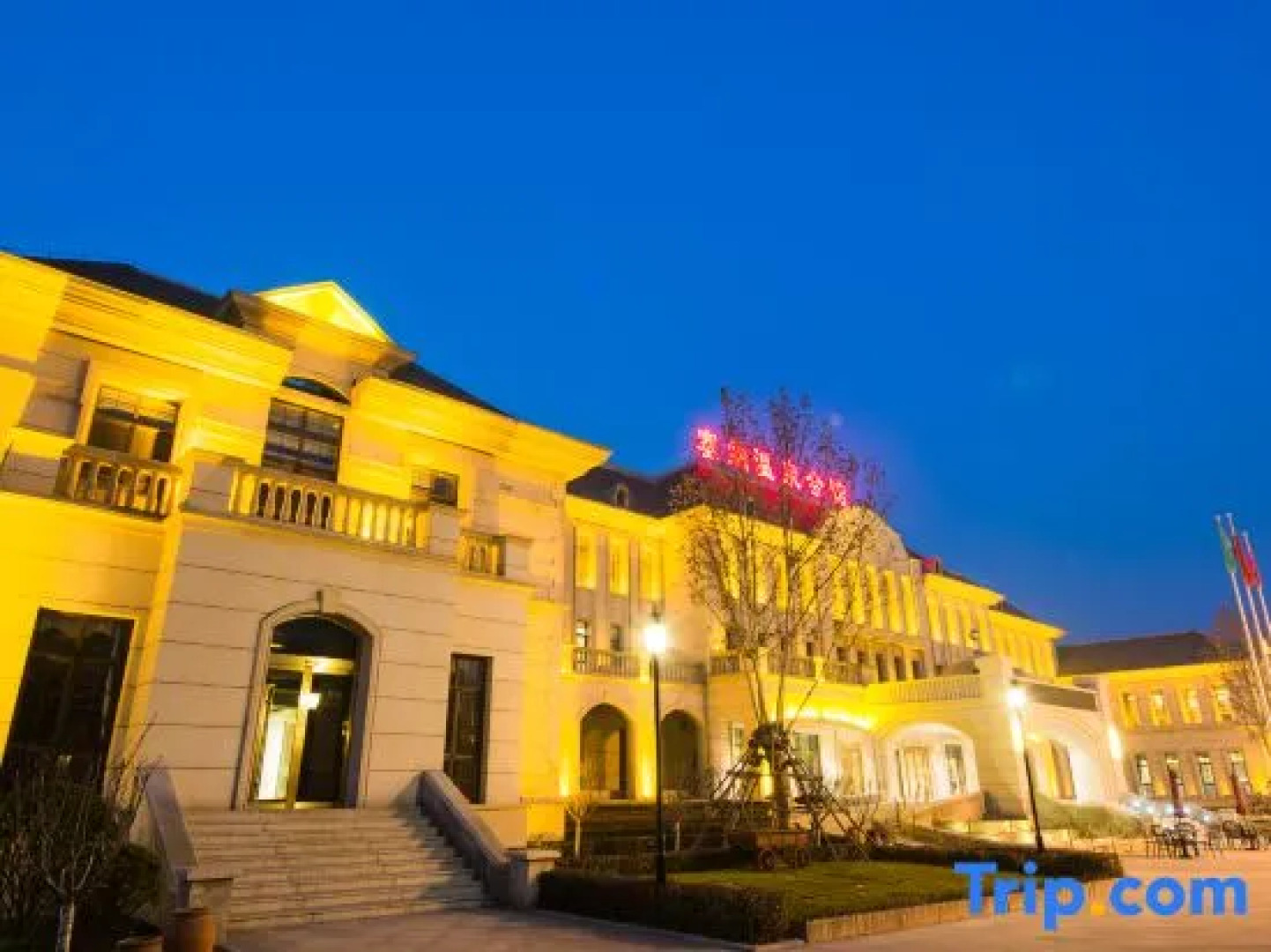 Bazhou Seine Hot Spring Hotel