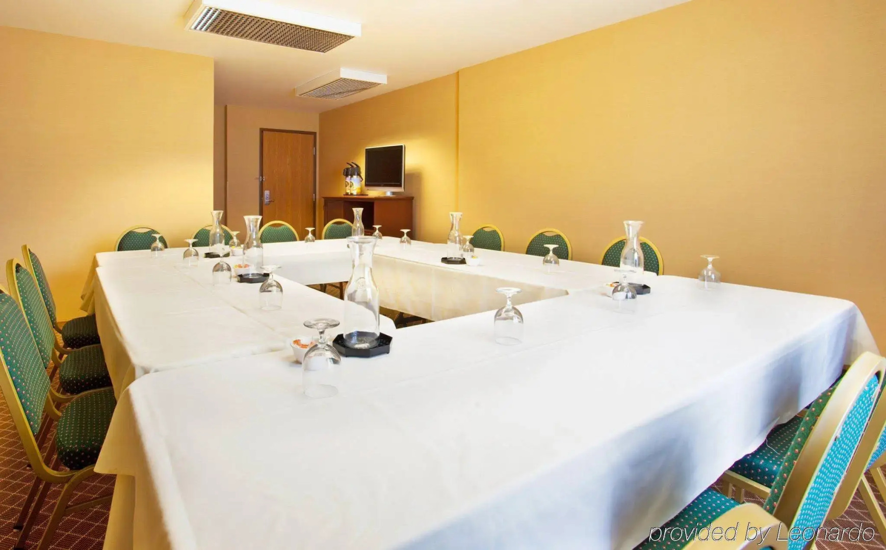 Holiday Inn Express Hotel & Suites Iron Mountain by IHG