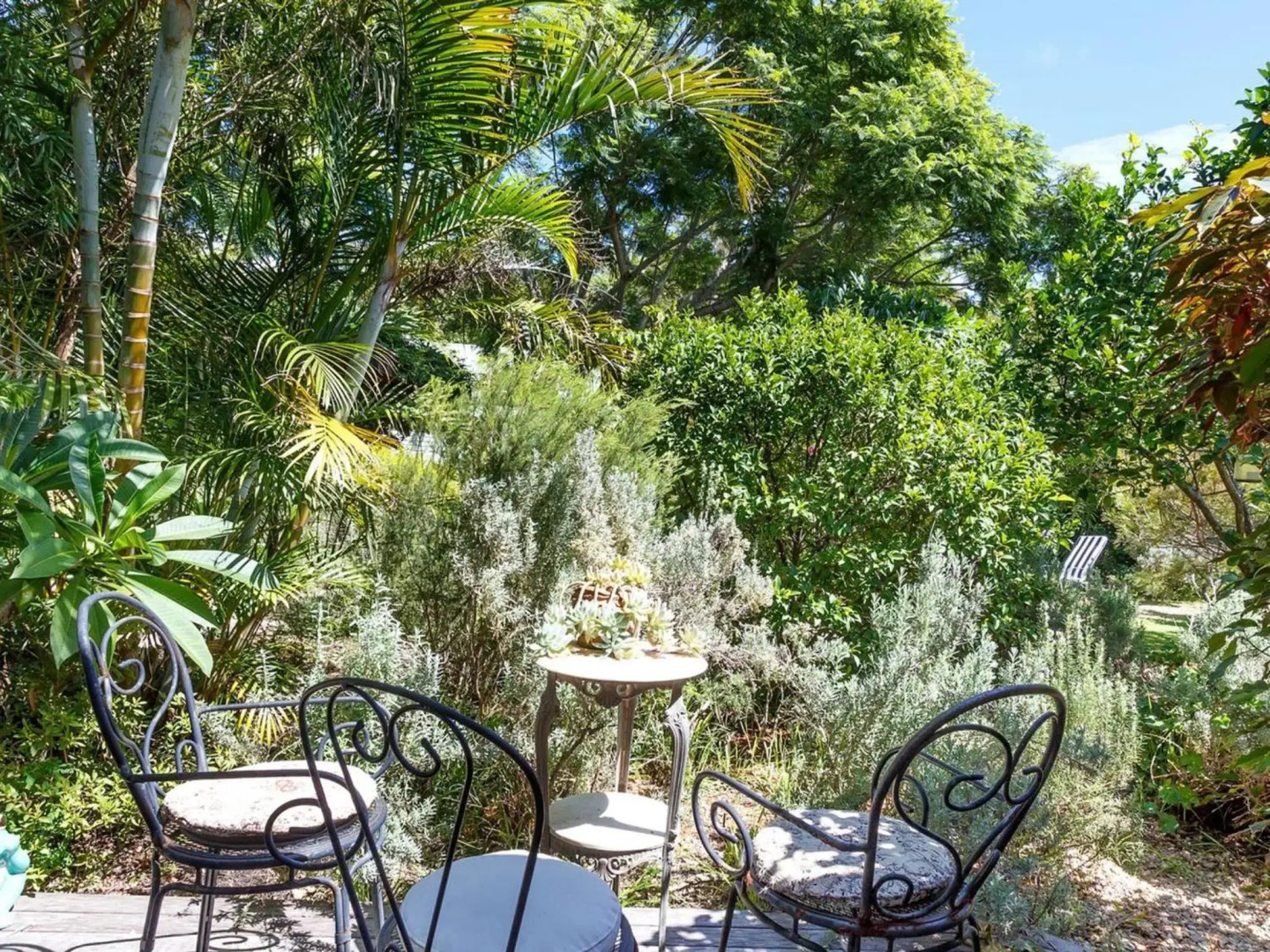 Witts Oasis Two traditional Tea Gardens cottages