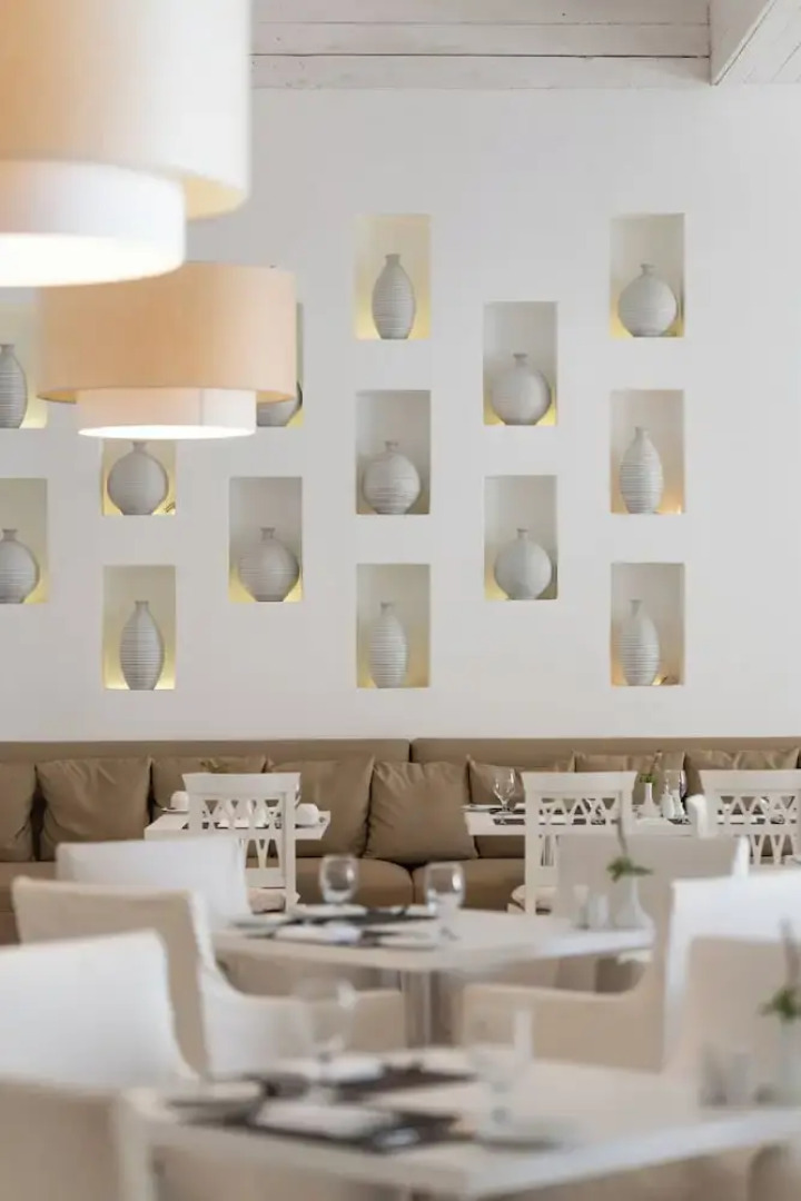 Almazino, Almaza Bay