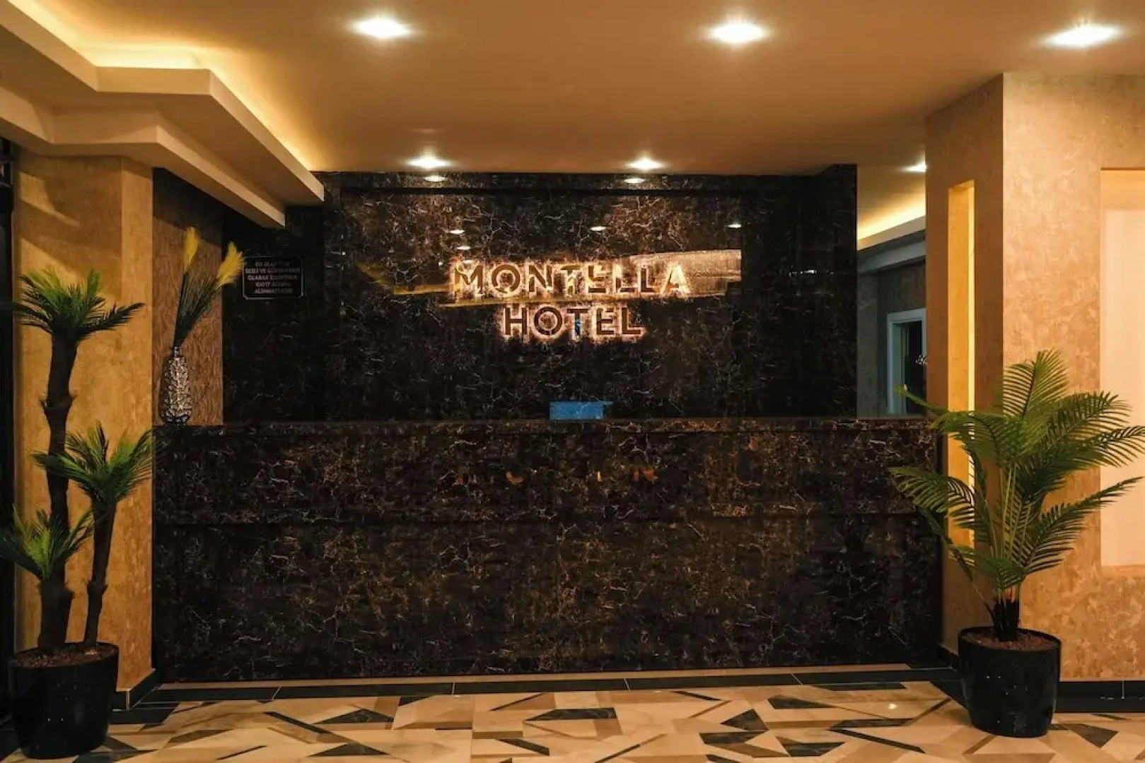Montella Hotel