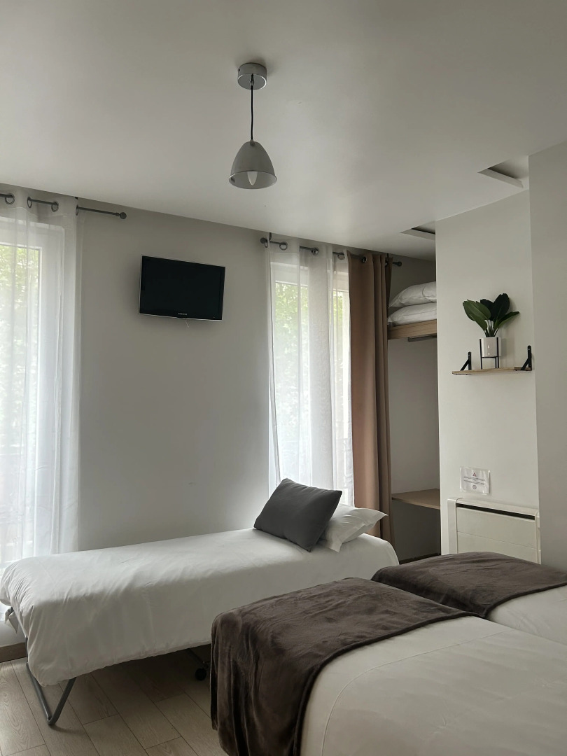 Hotel Le National Clichy Paris