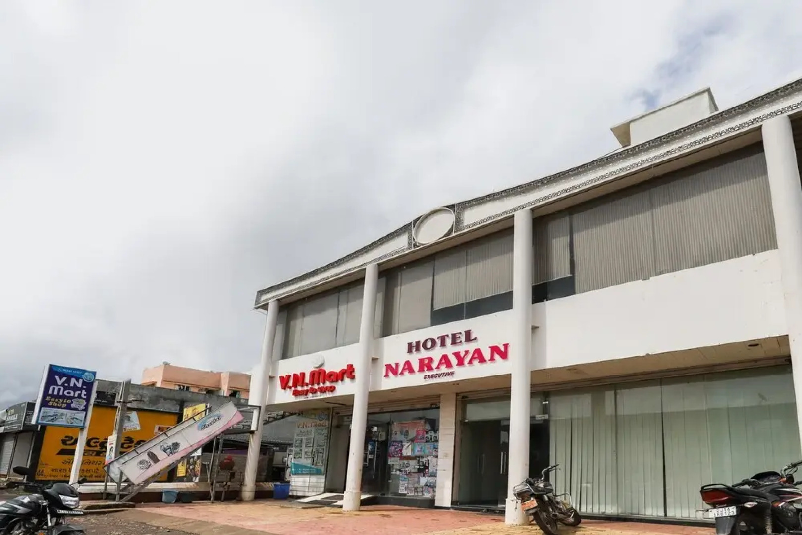 OYO 49837 Hotel Narayan Executive